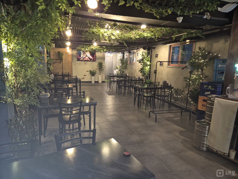 초역세권 먹자골목 내 유동인구 많은 신림동 술집 매물의 3번째 사진