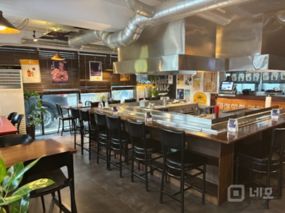 💕서교동 I 솔내길 먹자골목 I 권리 네고 가능 I 노출 접근성 최고! 매물의 1번째 사진