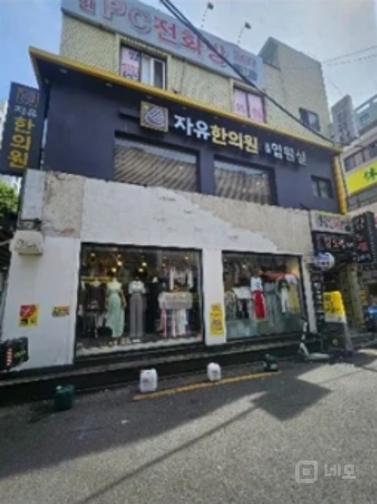 신림동 중심상권.여성의류 운영 매장 / 1층 가시성 최고 매물의 2번째 사진