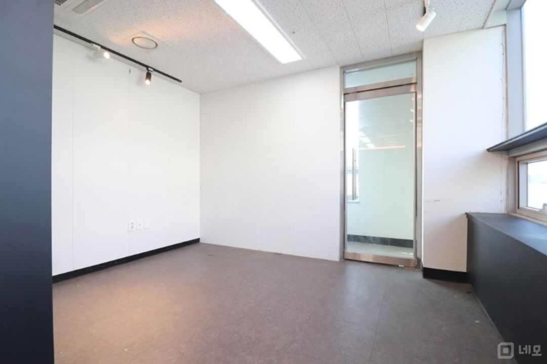 마곡초역세권 인테리어예쁜 약10평 사무실 매물의 5번째 사진