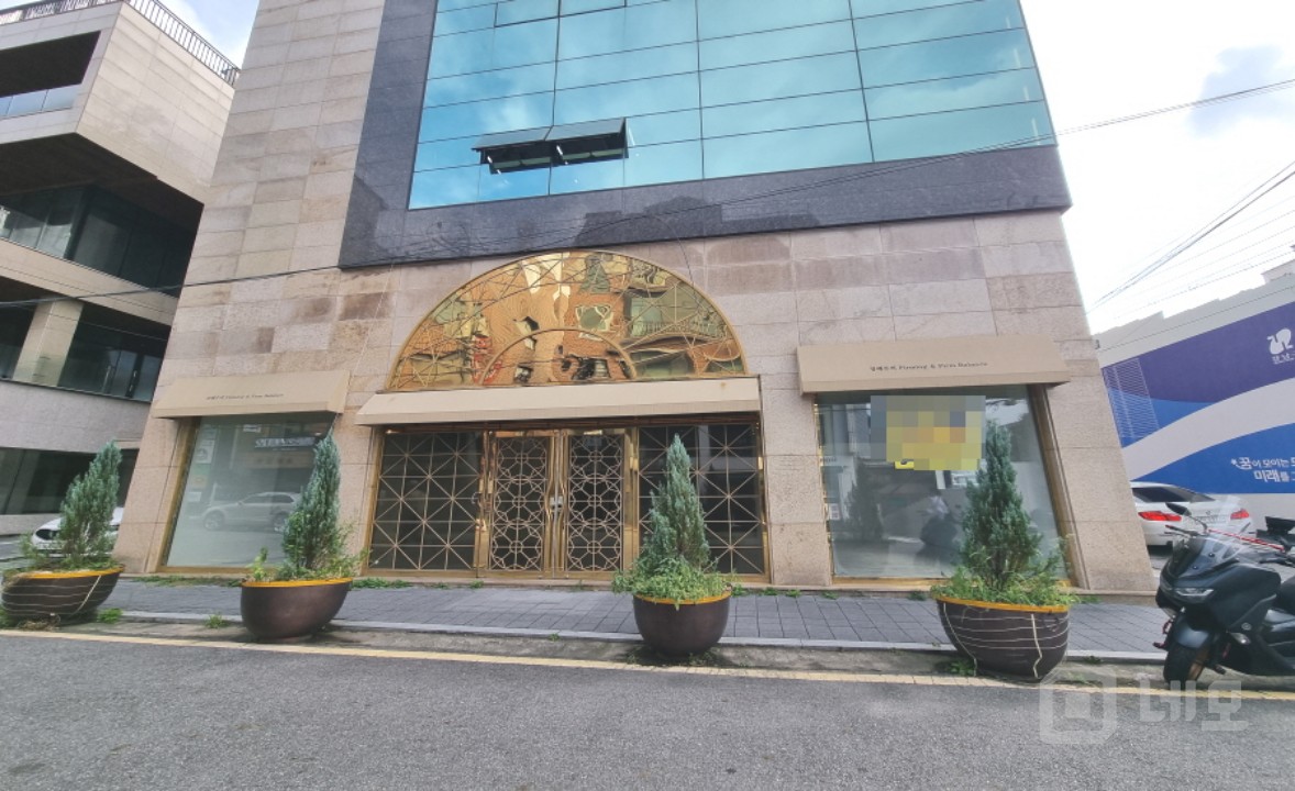 강남구청역도보2분/고급건물 1층상가 귀한무권리 매물의 2번째 사진