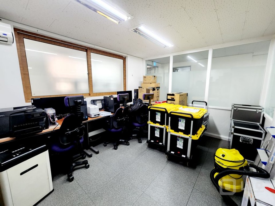 가성비 사무실 O 주차 3대가능O  룸 인테리어 O시설 완비 O더블역세권 매물의 7번째 사진