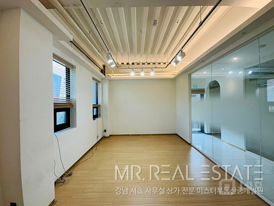 실사진 양재역3분 언주초앞 S급인테리어 무권리 자주식주차 매물의 6번째 사진