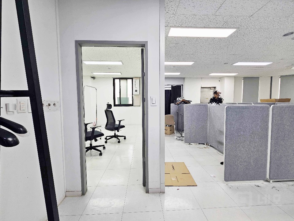 I세븐I 홍대·합정 오피스라인 인테리어 완비 80평대 사무실 임대 매물의 11번째 사진