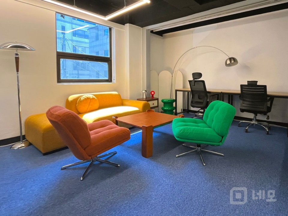 논현동 인테리어 된 6인 오피스 입니다. 매물의 1번째 사진