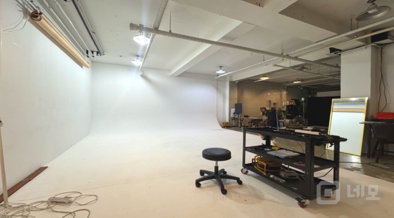 선정릉역 도보3분이내 위치한 가성비 좋은 지하 스튜디오 매물!! 매물의 1번째 사진