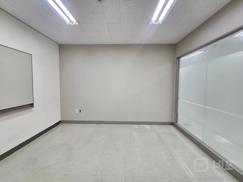 가산초역세권 실43 룸3개 즉시입주가능 매물의 8번째 사진