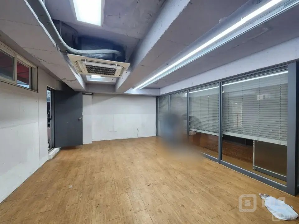 압구정역 도보 5분 깔끔한 사무실 매물의 3번째 사진