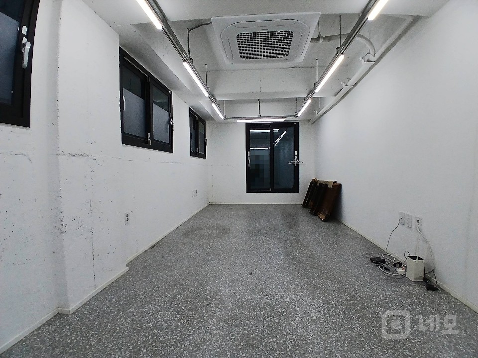 홍대입구역 도보 5분 신축급 1층 사무실 작업실 매물의 5번째 사진