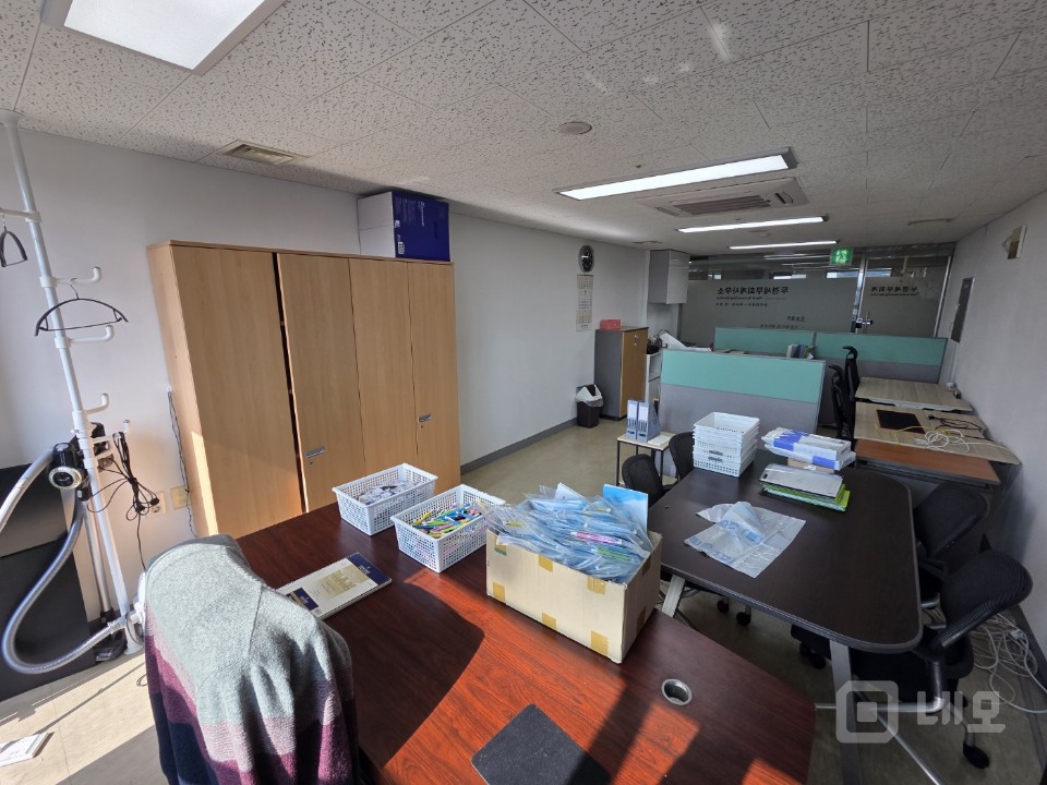 초역세권 주차2대 싱크대 무상인수 외부발코니 탑층 기분좋은 사무실 매물의 4번째 사진