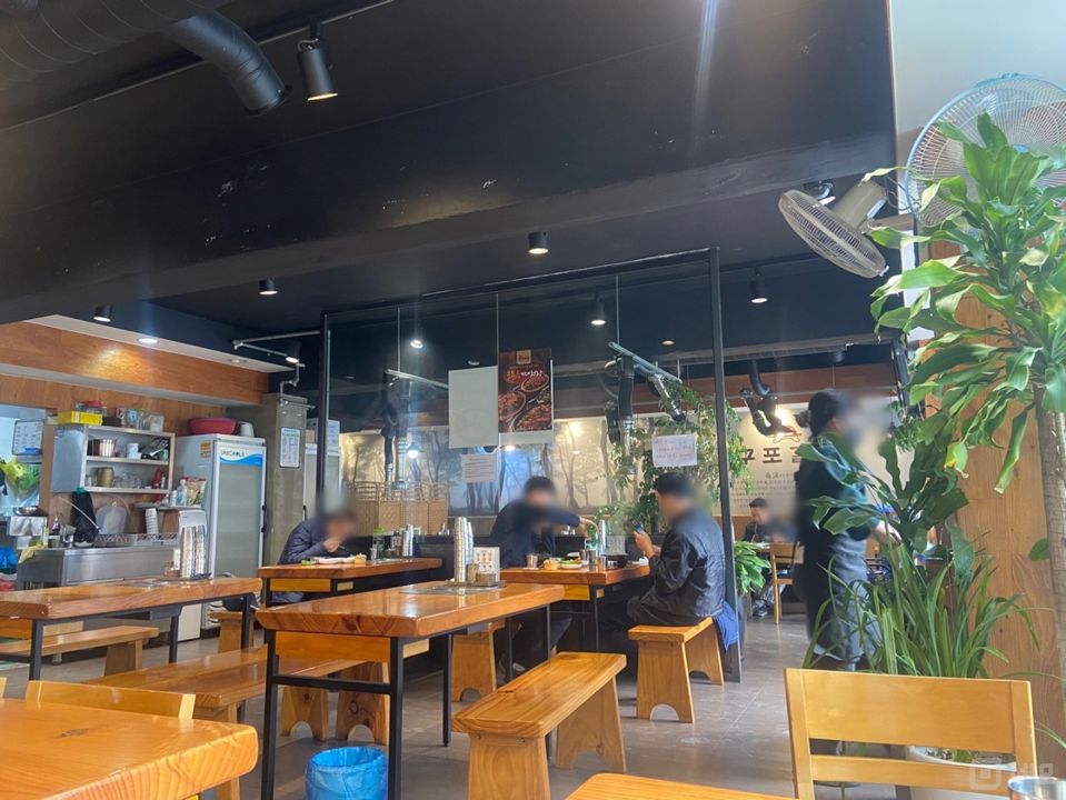 명일동 초역세권, 월 매출 안정적인 국밥집 매물의 1번째 사진