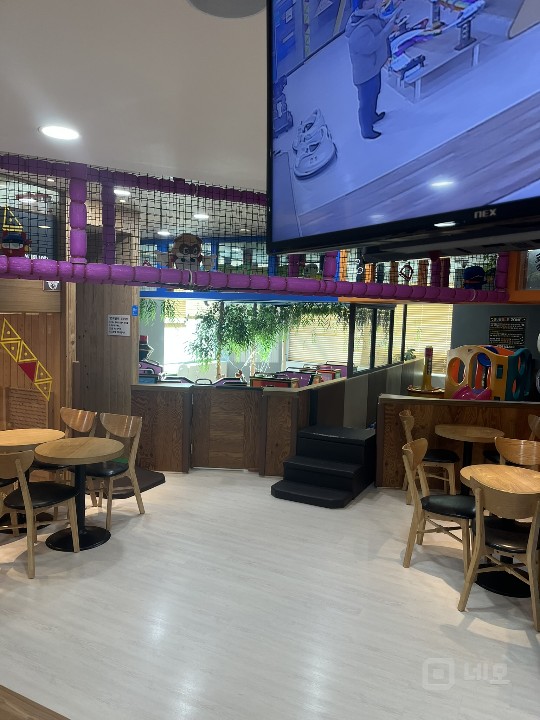 대로변 학원, 병원 밀집한 복합상가 평수 넓은 매물 매물의 2번째 사진