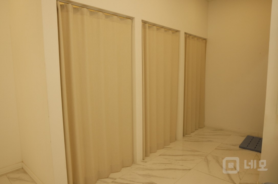 깔끔한 인테리어에 넒은공간을 활용할수 있는 건물입니다. 매물의 9번째 사진