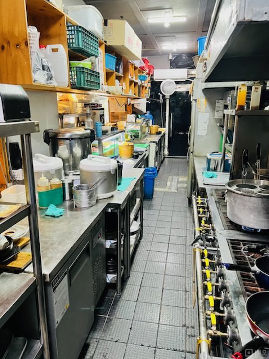 신중동역 역세권, 배후수요 풍부한 중동 1층 일식당 매물의 3번째 사진