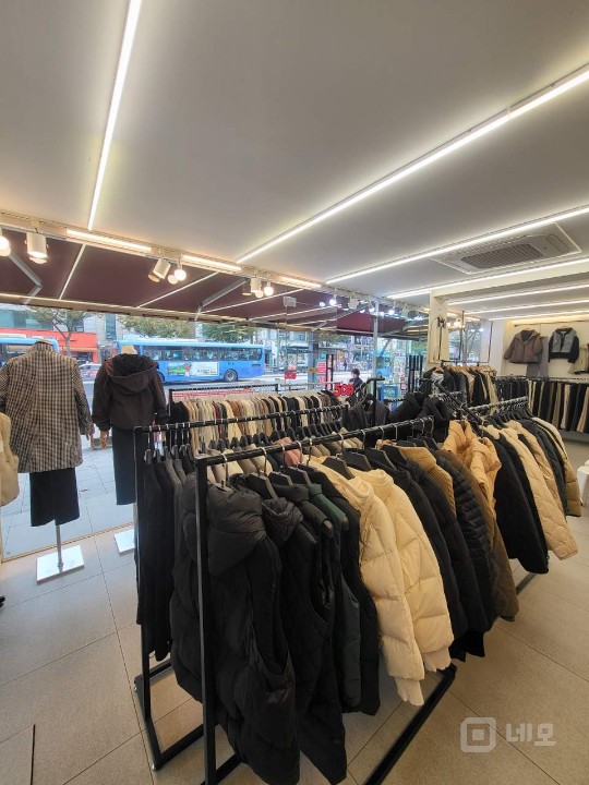 초역세권 버스정류장 바로앞 1층 상가 건물 매물의 2번째 사진