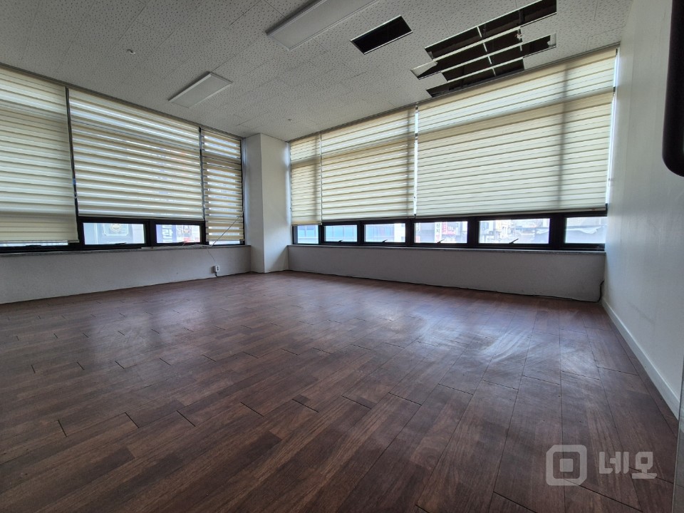 전용면적 51p. 상업지구 유동인구 많은 상가입니다. 자주식주차. 매물의 5번째 사진