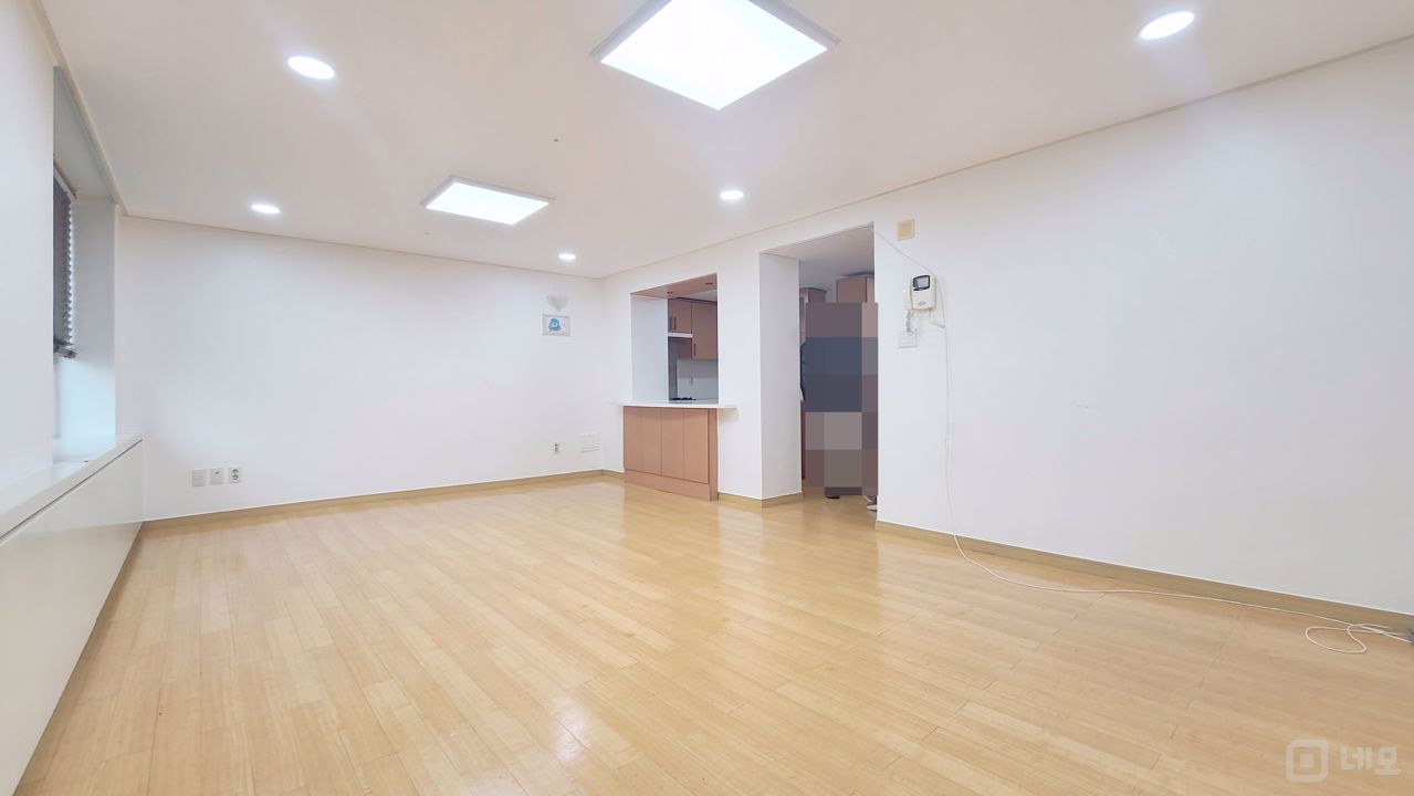 대로변 가까운 10평 인기 사무실 매물의 6번째 사진