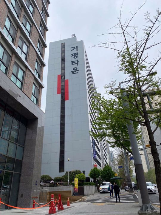 공간분리가 되어있는 넓은 사무실입니다. 매물의 4번째 사진