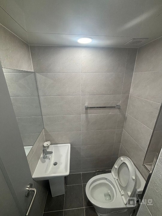 무권리 이대앞 신축 첫입주 이면 통창 개방감 좋은 상가 사무실 매물의 13번째 사진