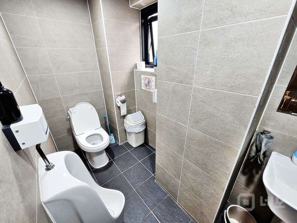 JS 연남동 핫플 미로길 1,2층 가시성 좋은 신축급 상가 매물의 18번째 사진