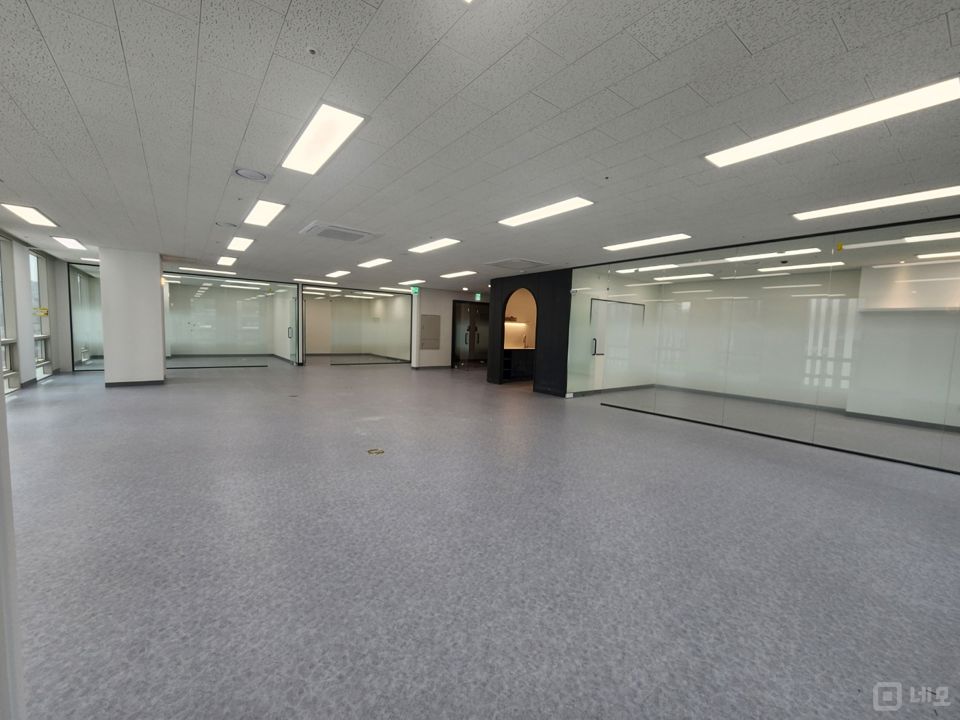 대륭포스트8차 럭셔리 사무실.즉시입주. 매물의 2번째 사진