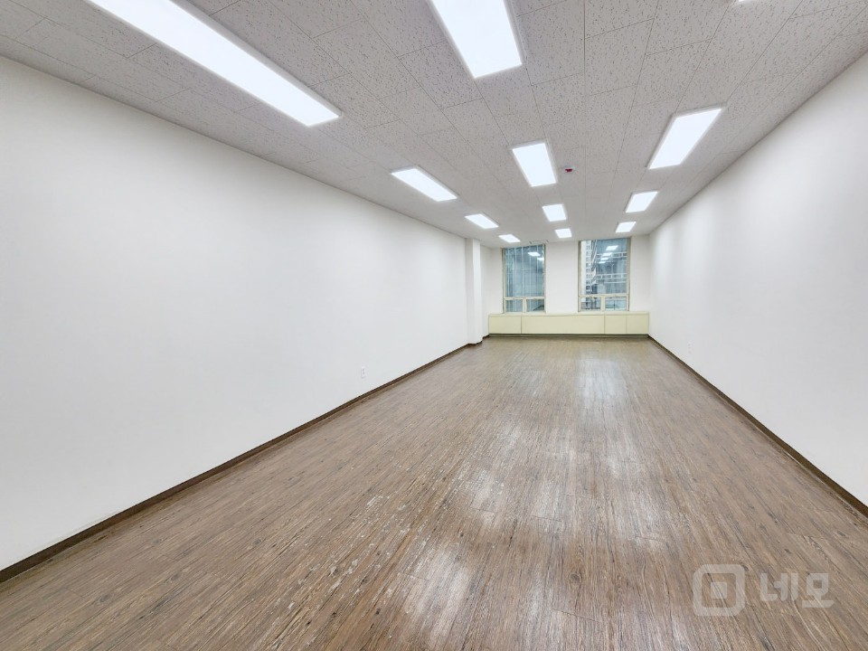 16평 넓은 사무실 매물의 1번째 사진