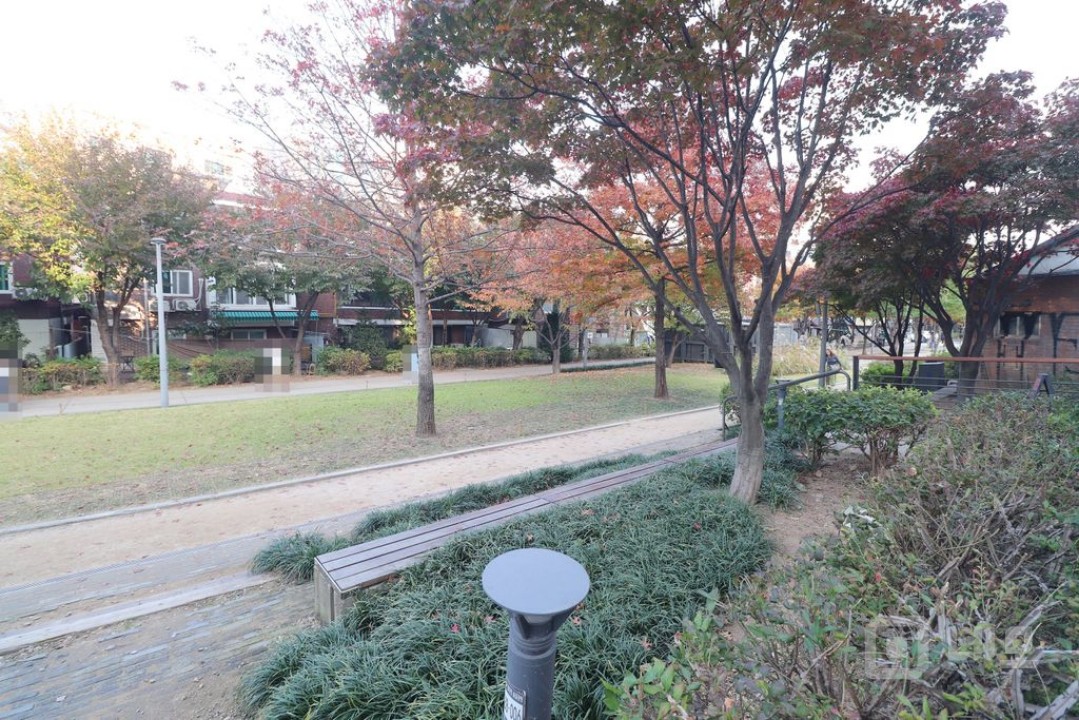 경의선책거리가 보이는 공방추천 소형 사무실 작업실 매물의 12번째 사진