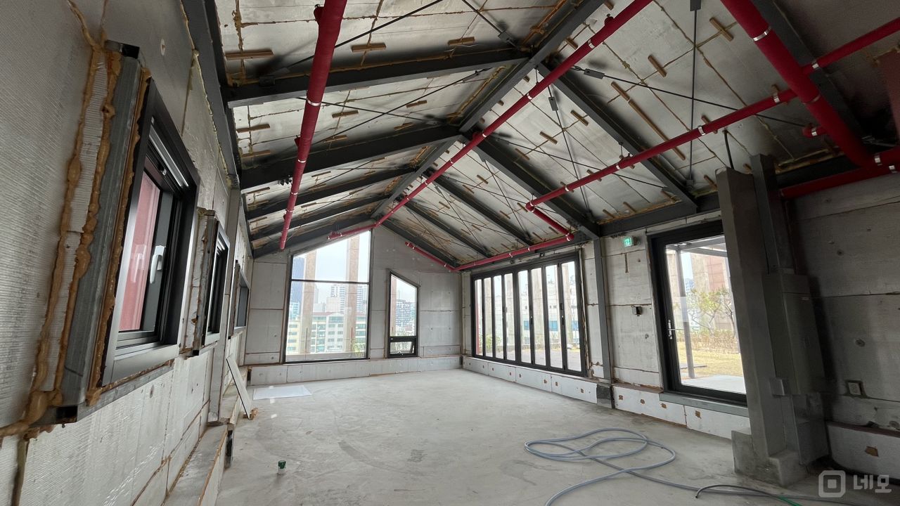 송파나루역 역세권, 대로변에 위치한 가시성 좋은 방이동 공실 매물의 1번째 사진