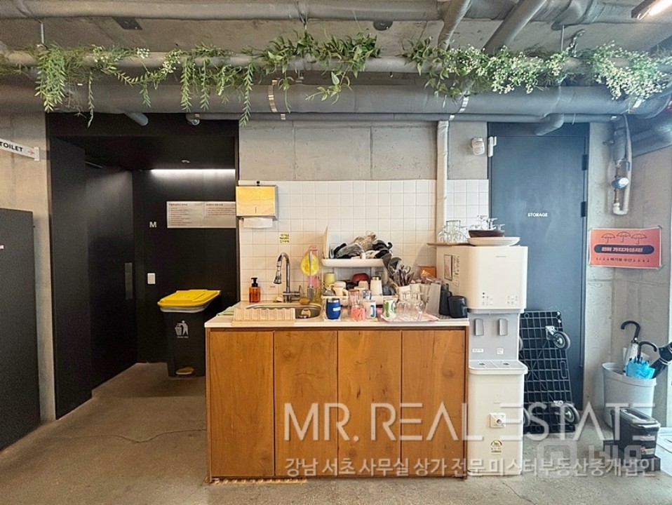 강남역코앞.초역세권.인테리어ACE사무실.무료1대.뷰맛집 매물의 3번째 사진