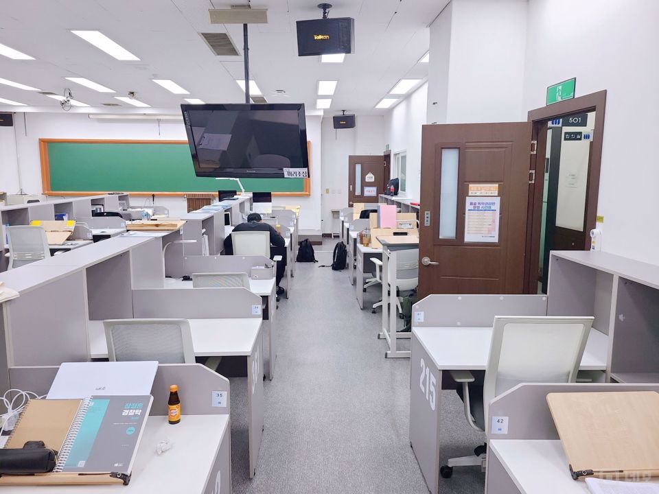 노량진동 복합상권에 위치한 학원 매물의 2번째 사진