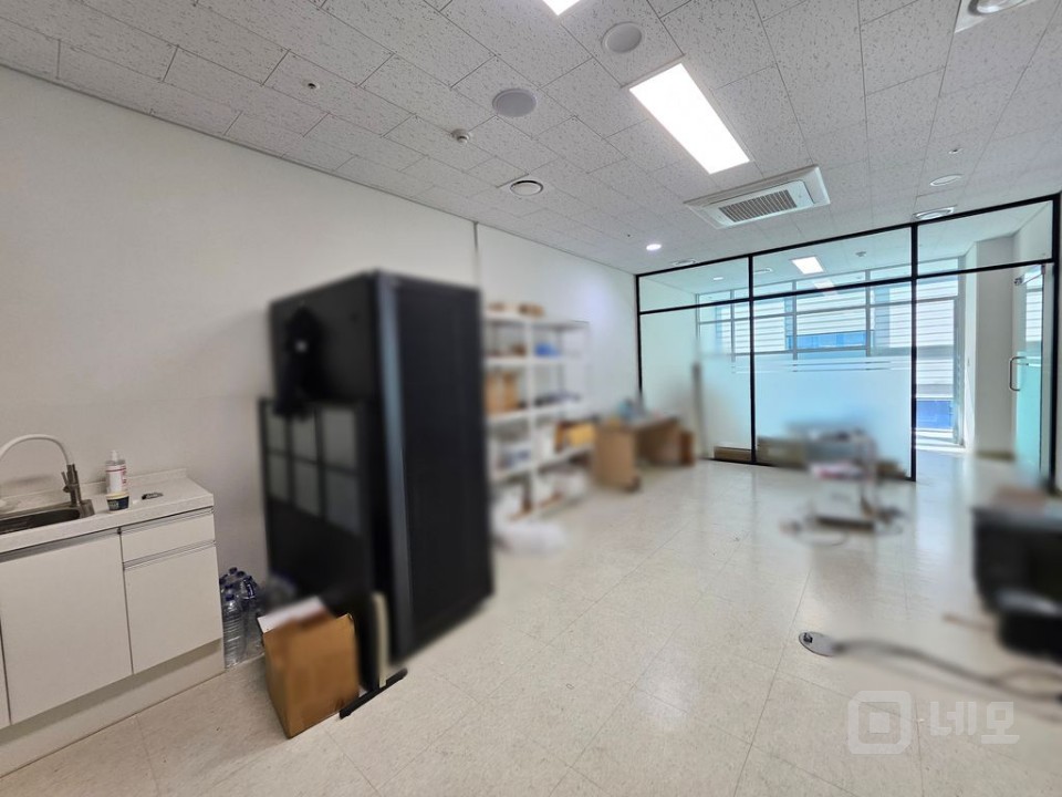 전용11평  룸1 탕비 소형사무실 임대 입주협의가능 매물의 1번째 사진