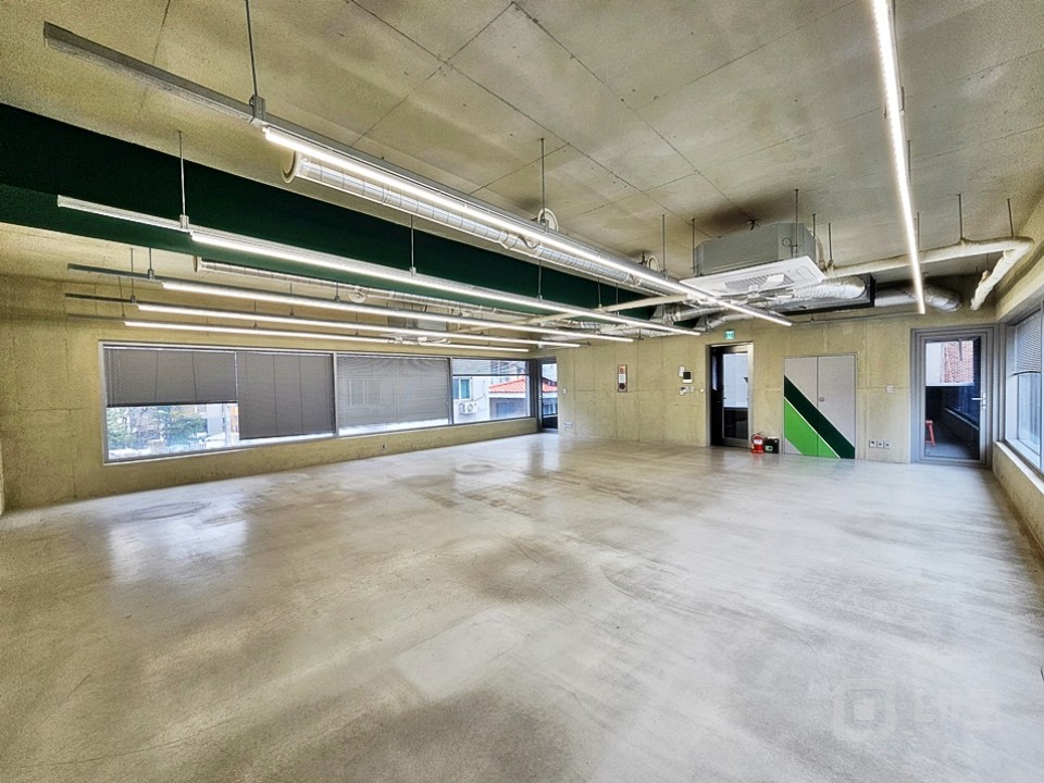 JS 서교동 신축급의 럭셔리 연층 테라스 사무실 매물의 7번째 사진