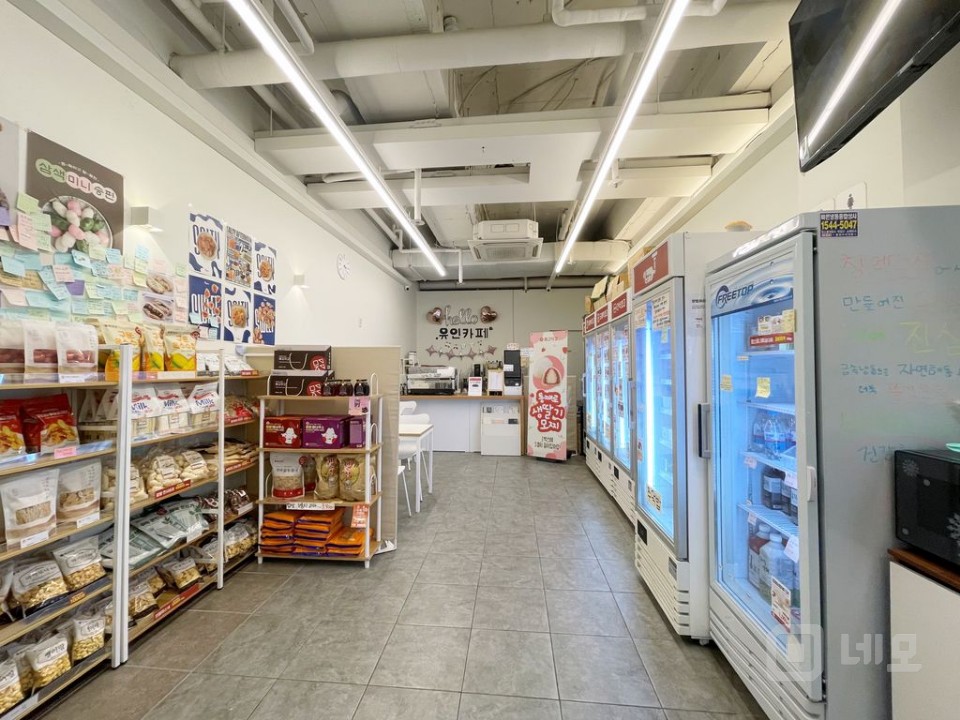 공덕역 복합상권 대로변 1층 상가  내부 깔끔한 디저트 카페  매물의 1번째 사진