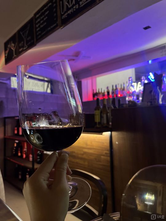 유동 인구 많은, 연남동 미로길 반지하 바 매물의 11번째 사진