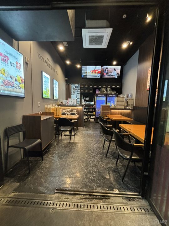 위례신도시 아파트 상권 중심에 위치한 쌀통닭 매장 매물의 2번째 사진