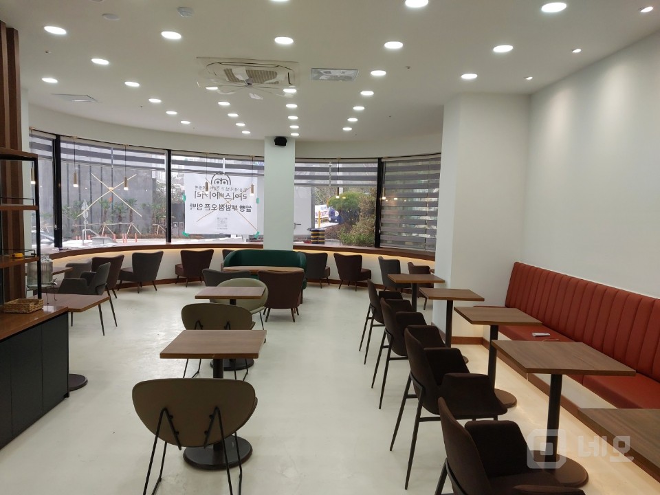 롯데캐슬 주출입구 위치한베이커리 카페 매물의 4번째 사진