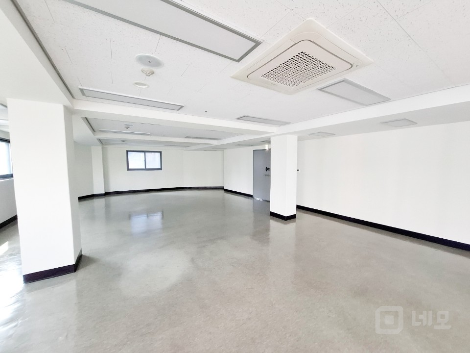 🏢 연남동 프라임 로케이션, 약 444평 대형 오피스 매물의 9번째 사진