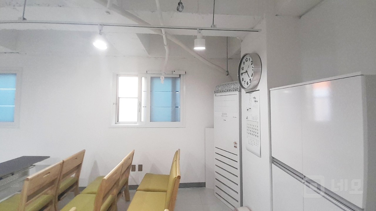 🏢 동교동 신축급 소형 오피스 임대 – 무권리 / 엘리베이터 / 주차 매물의 11번째 사진