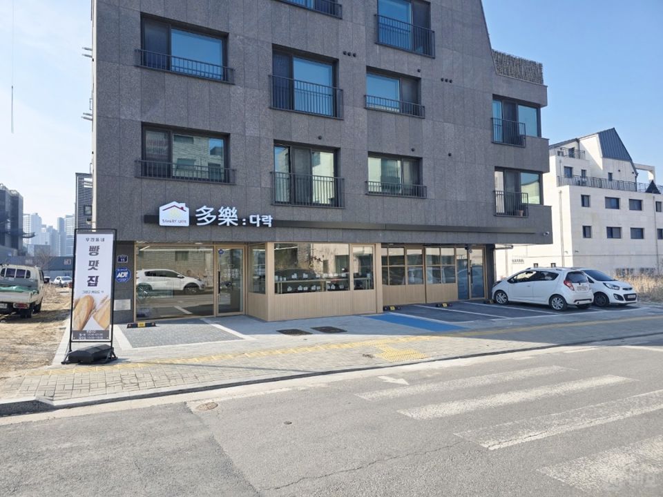 옥정 신도시 주거지역 위치, 깔끔한 인테리어, 개방감 좋은 베이커리 카페 매물의 5번째 사진