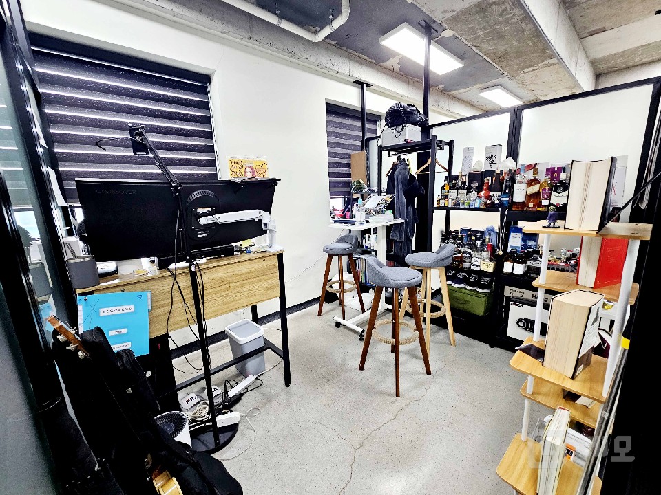 I세븐I 합정역 트렌디한 인테리어 40평대 사무실 매물의 7번째 사진