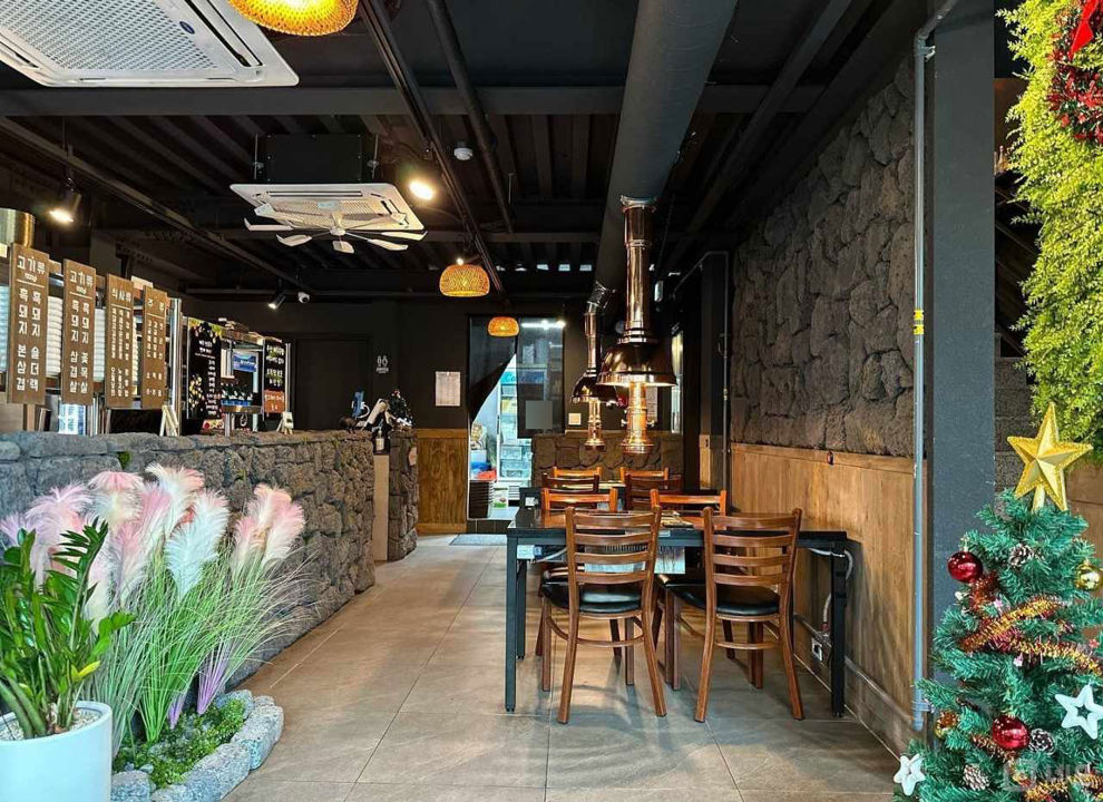 하단역 역세권, 깔끔한 인테리어 완비된 하단동 2,3층 고깃집 매물의 1번째 사진