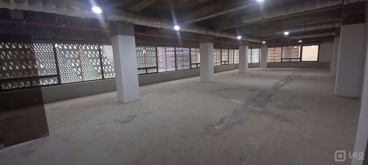 홍대입구역 초역세권 깔끔하고 넓은 사무실 매물의 5번째 사진
