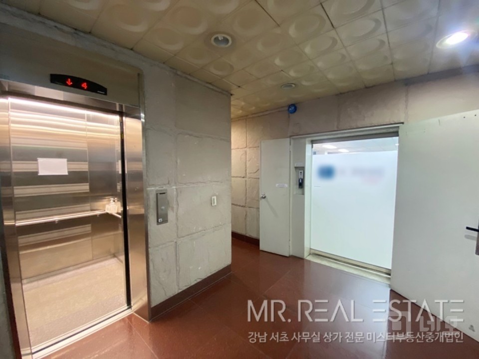 실사진 말죽거리공원사거리인근 주차3대 가성비 대로변 테라스 매물의 12번째 사진