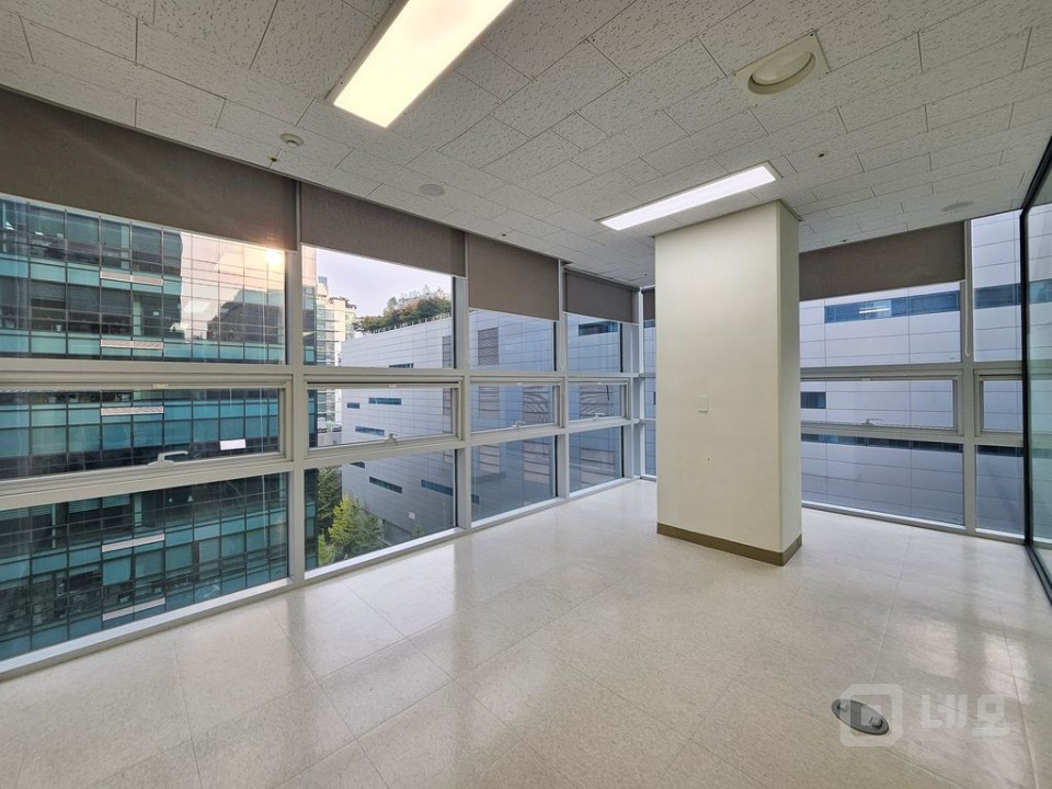 코너 실 17평 룸1 탕비 11월 중순 경 입주협의 매물의 4번째 사진