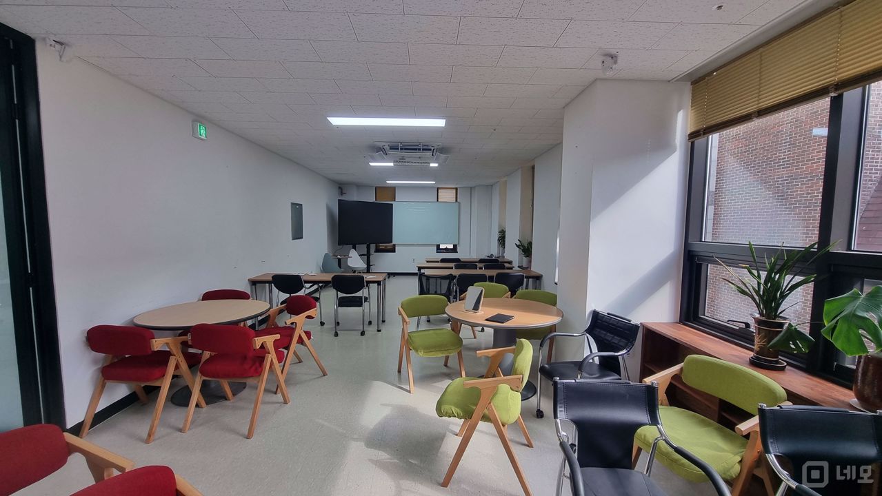 양재역 역세권에 위치한 채광 우수한 사무실 매물의 1번째 사진