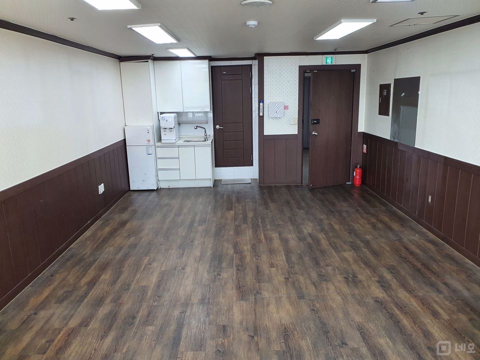 롯데백화점앞 남향 채광좋고 인테리어깨끗 사무용최상 개별냉난방 화장실씽크대 매물의 6번째 사진