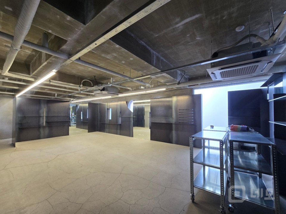 신축 노출천정 깨끗한 사무실 매물의 8번째 사진