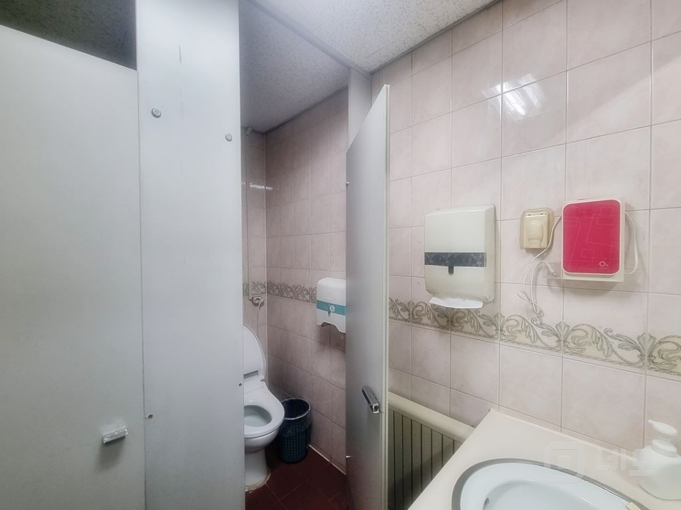  홍대 성산동사거리 대로변 가시성.가성비 아주좋은 독립단층 대형사무실!! 매물의 21번째 사진