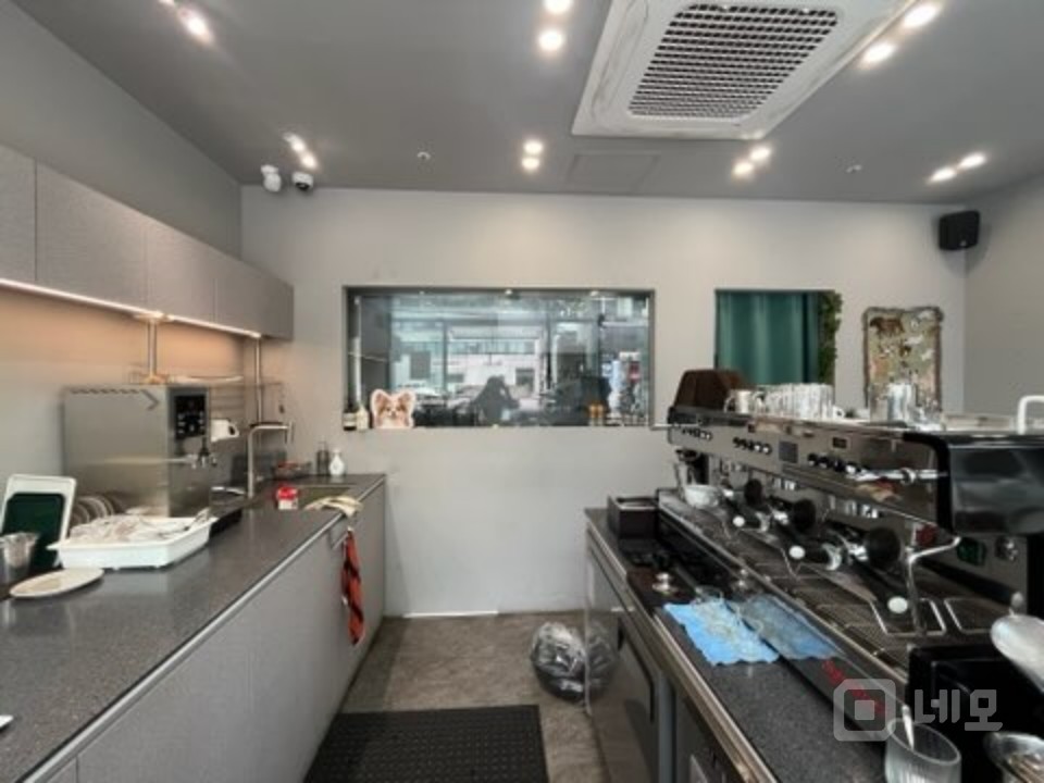 초역세권 대로변으로 가시성좋은 1층 카페 매물의 7번째 사진
