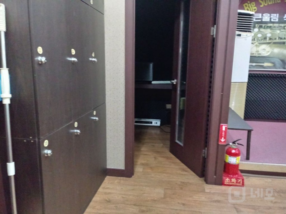 화정역3분 섹소폰연습실 룸5개 및 무대있음 천정에어컨구비  매물의 3번째 사진